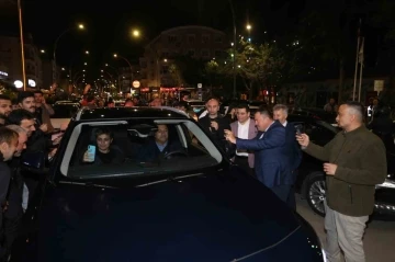 Bakan Çavuşoğlu, kendi kullandığı Togg ile Kepez’e geldi
