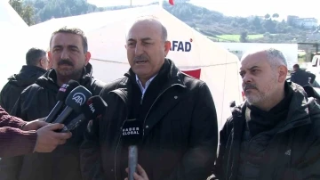 Bakan Çavuşoğlu, mevkidaşı Dendias ile birlikte Hatay’da incelemelerde bulundu
