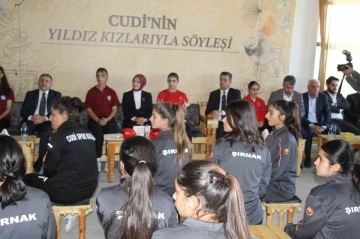 Bakan Göktaş, Cudi’nin yıldız kızları ile söyleşi yaptı
