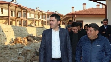 Bakan Kurum, Manavgat'ta 2021'deki yangın sonrası inşa edilen evleri inceledi