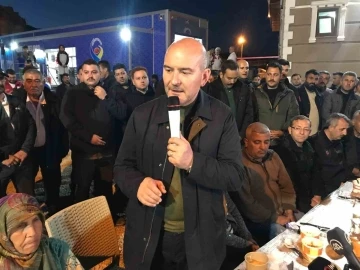 Bakan Soylu Hatay’da depremzedelerle iftarda buluştu:
