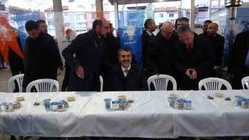 Bakan Tekin, Burdur’da vatandaşlarla iftarda bir araya geldi
