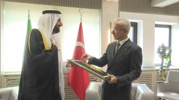 Bakan Uraloğlu, Suudi Arabistan Hac ve Umre Bakanı Tevfik er-Rabia ile bir araya geldi
