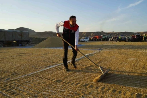 Bakan Yardımcısı Gizligider Çankırı’da çeltik hasadına katıldı
