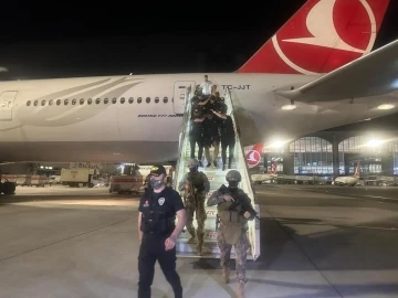 Bakan Yerlikaya duyurdu: Kırmızı bültenle aranan yabancı uyruklu 2 suç örgütü üyesi İstanbul’da yakalandı
