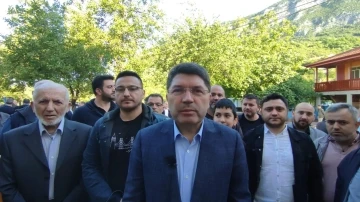 Bakan Yılmaz Tunç, baba ocağında bayramlaşma programına katıldı.
