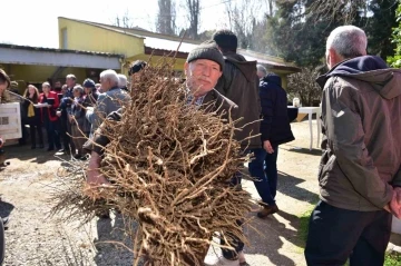 Balıkesir Büyükşehir’den çiftçiye hünnap ve mürdüm eriği desteği
