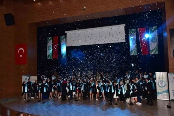 Balıkesir’de 107 doktor kep atarak mezun oldu

