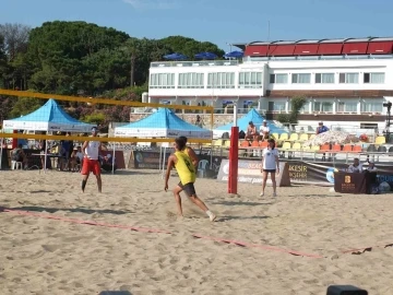 Balıkesir’de uluslararası plaj voleybolu başladı
