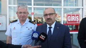 Balıkesir Valisi, şehidin yeni doğum yapan eşini ziyaret etti
