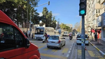 Bandırma’da okul çıkışı, trafik çilesi
