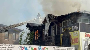 Bartın’da 2 katlı ahşap binada korkutan yangın
