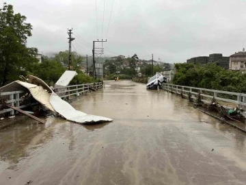 Bartın’da dere yatakları taştı, ev ve iş yerleri su altında kaldı
