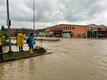 Bartın’da mahsur kalan 50 kişi helikopterle kurtarılıyor