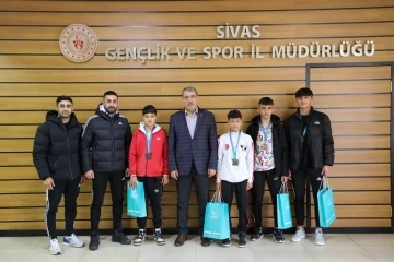 Başarılı sporcular ödüllendirildi
