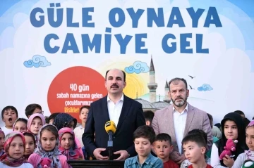 Başkan Altay &quot;Güle Oynaya Camiye Gel Projesi&quot;nde çocukların sabah namazı heyecanına ortak oldu
