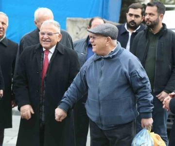 Başkan Büyükkılıç, Erciyesevler Semt Pazarı’nda
