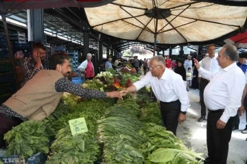 Başkan Büyükkılıç, yenilenen pazar yerinde esnaf ve vatandaşla buluştu
