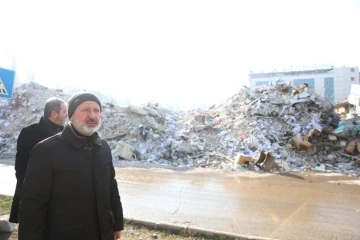 Başkan Çolakbayrakdar: &quot;Yaraların en hızlı şekilde sarılması için var gücümüzle çalışıyoruz&quot;
