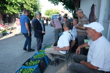 Başkan Çömden, ilek pazarında vatandaşlarla buluştu
