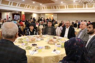 Başkan Dinçer depremzede ailelerle iftarda buluştu
