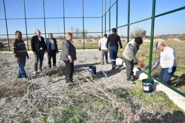 Başkan Erdem’den Büyükmangıt’a 2 halı saha
