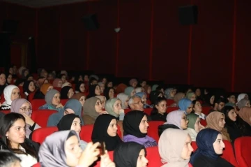 Başkan Güder, öğrencilerle sinema etkinliğinde
