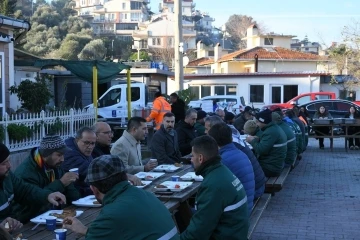 Başkan Günel, işçilerle kahvaltı yaptı
