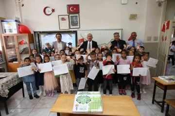 Başkan Kavuş, öğrencilerin karne heyecanına ortak oldu
