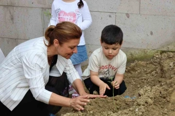 Başkan Köse, miniklerle fide dikti
