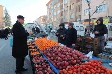 Başkan Kurt’tan salı pazarına ziyaret
