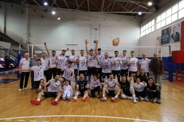 Başkan Özcan sporseverleri voleybol maçına davet etti
