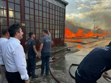 Başkan Özel: “Kereste fabrikasındaki yangını kontrol altına alma çalışmaları sürüyor&quot;