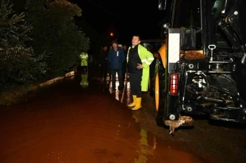 Başkan Özyiğit, gece boyunca çalışmaları yerinde inceledi
