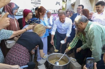 Başkan Seçer, Darısekisi’nde aşure etkinliğine katıldı
