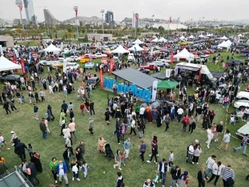 Başkent’te Klasik Otomobil Festivali’ne 300 bin ziyaretçi
