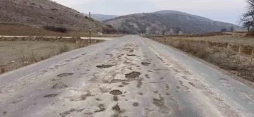 Başkentte 36 mahalleyi birbirine bağlayan yol asfalt bekliyor
