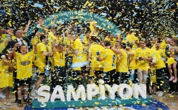 Basketbol Süper Ligi’nde şampiyon Fenerbahçe Beko kupasını aldı
