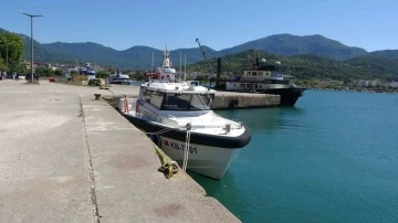 Batan teknedeki vatandaşların arama çalışmaları dalgalar sebebiyle güçlükle sürdürülüyor
