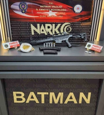 Batman’da bir ev ve bir araçta uyuşturucu yakalandı
