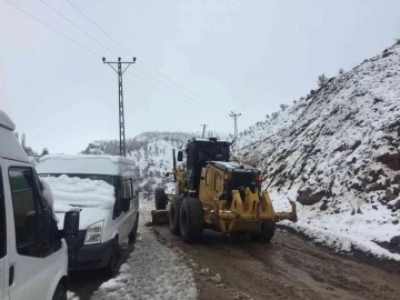 Batman'da 7 köyün yolu kardan kapandı!