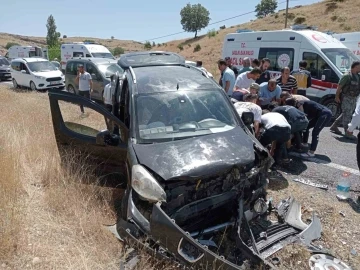 Batman’da hafif ticari araç ile otomobil çarpıştı: 6 yaralı
