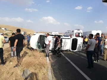 Batman’da hafif ticari araç takla attı: 6 yaralı
