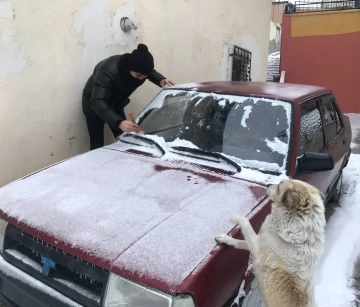 Bayburt’a lapa lapa kar yağdı, kar kalınlığı 40 santimetreyi buldu
