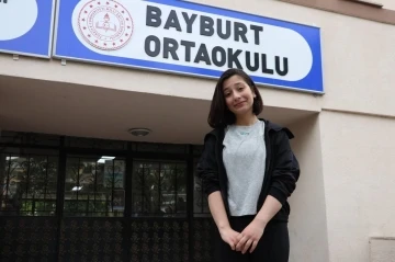 Bayburt Ortaokulu öğrencisi Özhan LGS birincisi oldu
