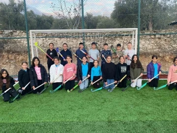 Bayır Ortaokulunda hokey antrenmanları başladı
