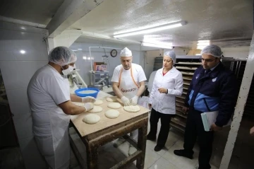 Bayraklı zabıtasından gıda denetimi
