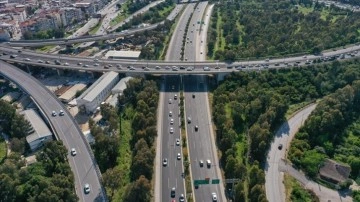 Bayram tatili için yola çıkacak sürücülerin yaz sıcağına da dikkat etmesi önem taşıyor