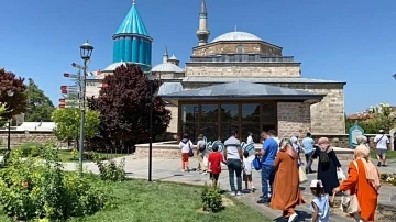 Bayram tatilinde Mevlana Müzesinde ziyaretçi yoğunluğu
