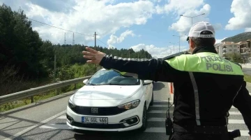 Bayram trafiğindeki araç sürücüleri uyarıldı
